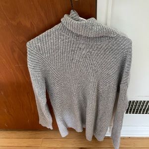 Hooked up grey sweater
